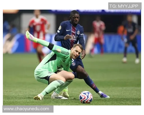 巴黎圣日耳曼争夺拜仁慕尼黑前锋，引发转会市场热议