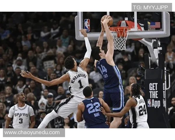 快船队力克马刺，终结两连败，重返胜利轨道